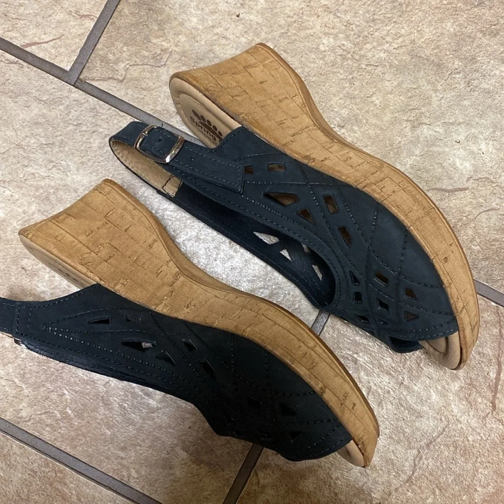 Spring Step Italian Size 4.5 Leather Sandals/Wedges Summer Fall